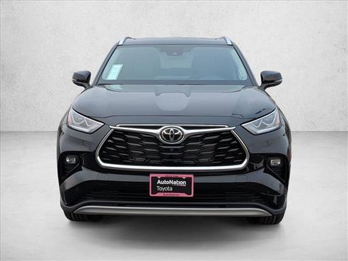 New 2026 Toyota Highlander Platinum image 6