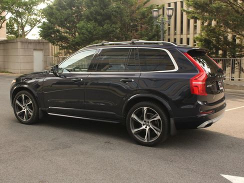 Used 2017 Volvo XC90 T6 Momentum AWD/4WD image 9