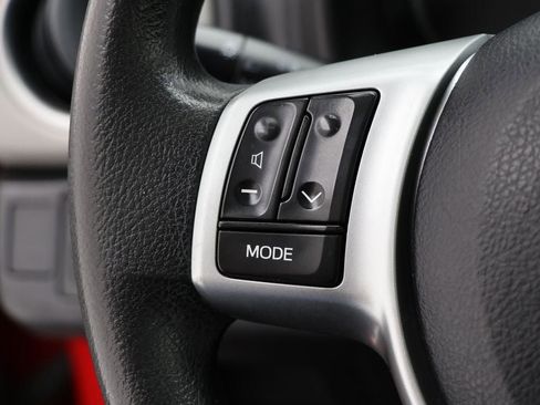 Used 2012 Toyota Yaris L image 18