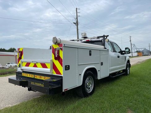 Used 2020 Ford F250 XL w/ Power Equipment Group RWD image 3