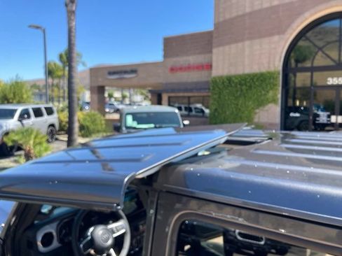 Used 2025 Jeep Wrangler Unlimited Sahara AWD/4WD image 28