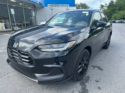 Used 2025 Honda HR-V Sport image 1