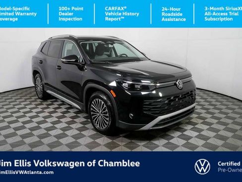 Certified 2025 Volkswagen Tiguan S w/ 18" Wheel Package image 1