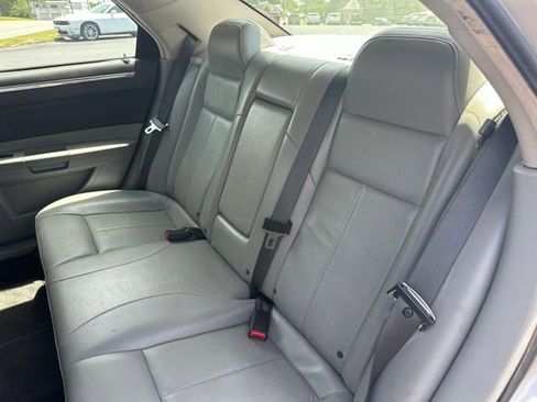Used 2006 Chrysler 300 Touring RWD image 14