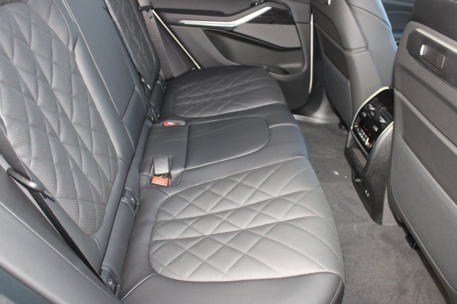 Used 2026 BMW X5 sDrive40i w/ M Sport Package RWD image 33