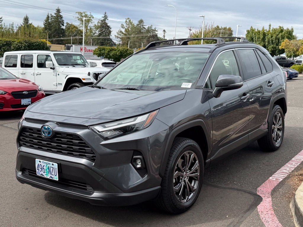 Used 2023 Toyota RAV4 XLE Premium AWD/4WD image 4