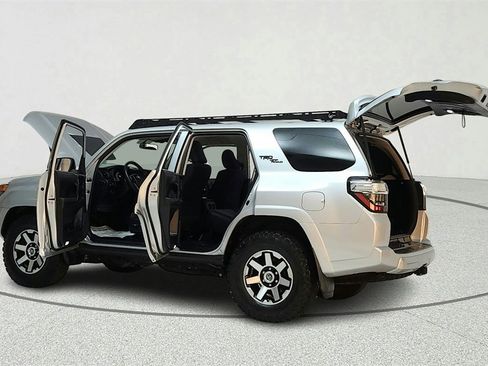 Used 2018 Toyota 4Runner TRD Off-Road image 10