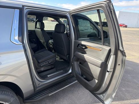 New 2026 Chevrolet Suburban High Country image 28