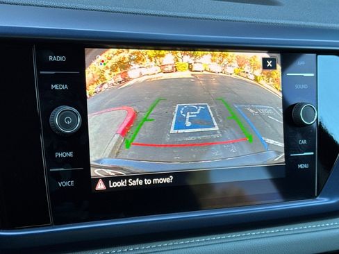 Used 2024 Volkswagen Taos SE image 22