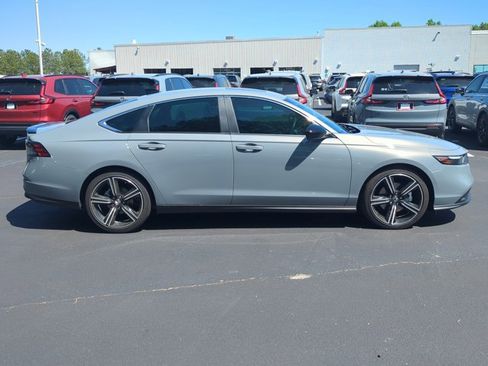 Used 2025 Honda Accord Sport image 4