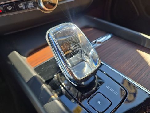 Certified 2023 Volvo XC60 T8 Ultimate w/ Protection Package Premier image 22