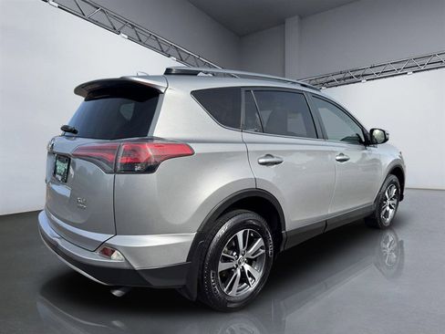 Used 2018 Toyota RAV4 XLE image 7