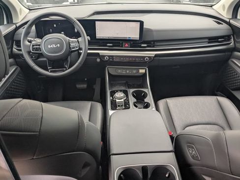 Certified 2025 Kia Carnival SX FWD image 15