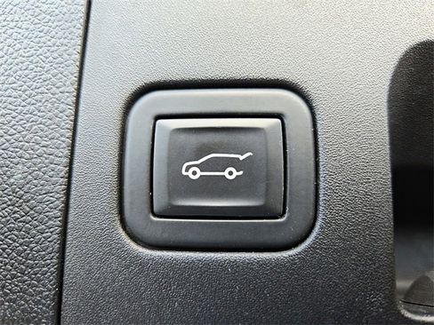 Used 2022 Cadillac XT4 Premium Luxury w/ Safety Alert Package image 24