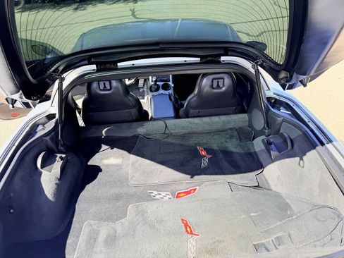 Used 2005 Chevrolet Corvette Coupe w/ Preferred Equipment Group RWD image 27