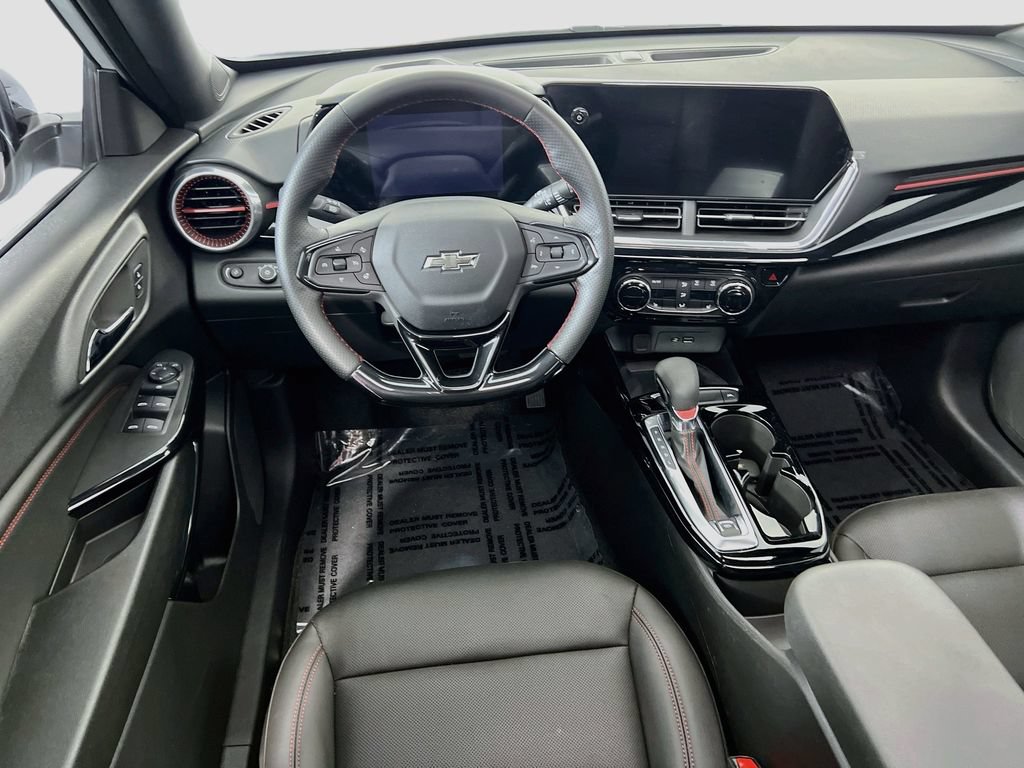 Used 2025 Chevrolet Trax RS w/ Sunroof Package FWD image 21