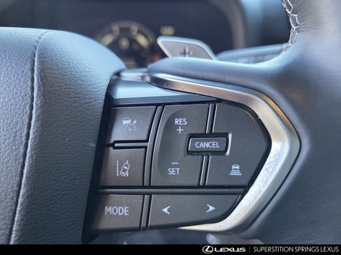 Used 2024 Lexus LX 600 4WD w/ Premium Package image 25