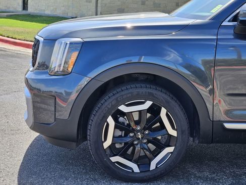 Certified 2024 Kia Telluride EX w/ EX Captain's Chair Package FWD image 8