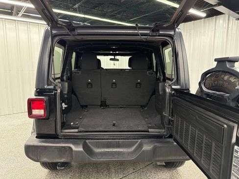 Used 2021 Jeep Wrangler Unlimited Sport AWD/4WD image 5