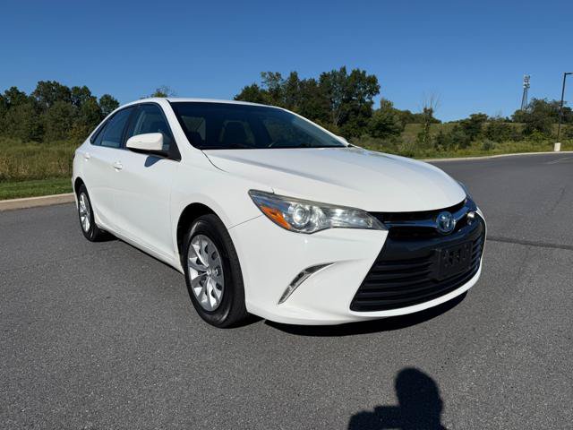 Used 2017 Toyota Camry LE FWD image 3