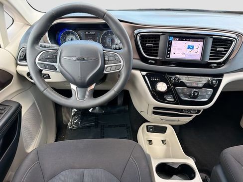 Used 2023 Chrysler Voyager LX FWD image 22
