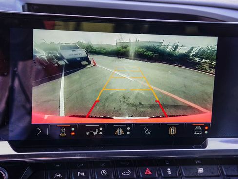 Used 2025 Chevrolet Silverado 1500 LT w/ Safety Package image 29