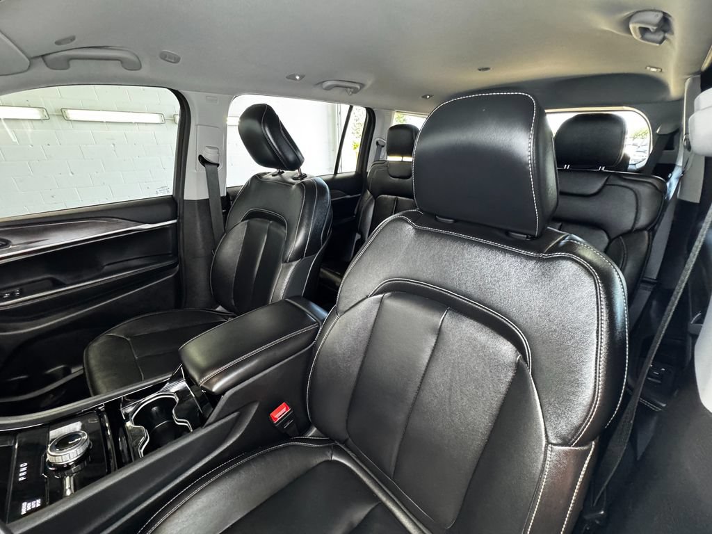 Used 2023 Jeep Grand Cherokee L Limited w/ Black Appearance Package AWD/4WD image 13