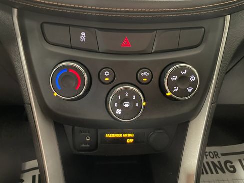 Used 2017 Chevrolet Trax LT w/ LT Convenience Package FWD image 34