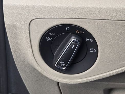 Used 2023 Volkswagen Atlas SE w/ Black Wheel Package image 25