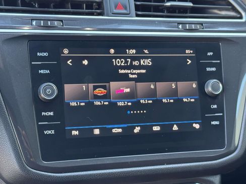 Used 2024 Volkswagen Tiguan SE w/ Panoramic Sunroof Package image 13