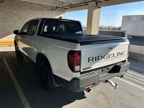 Used 2025 Honda Ridgeline Black Edition image 2