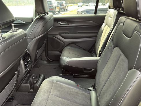 New 2025 Jeep Grand Cherokee L Altitude image 28