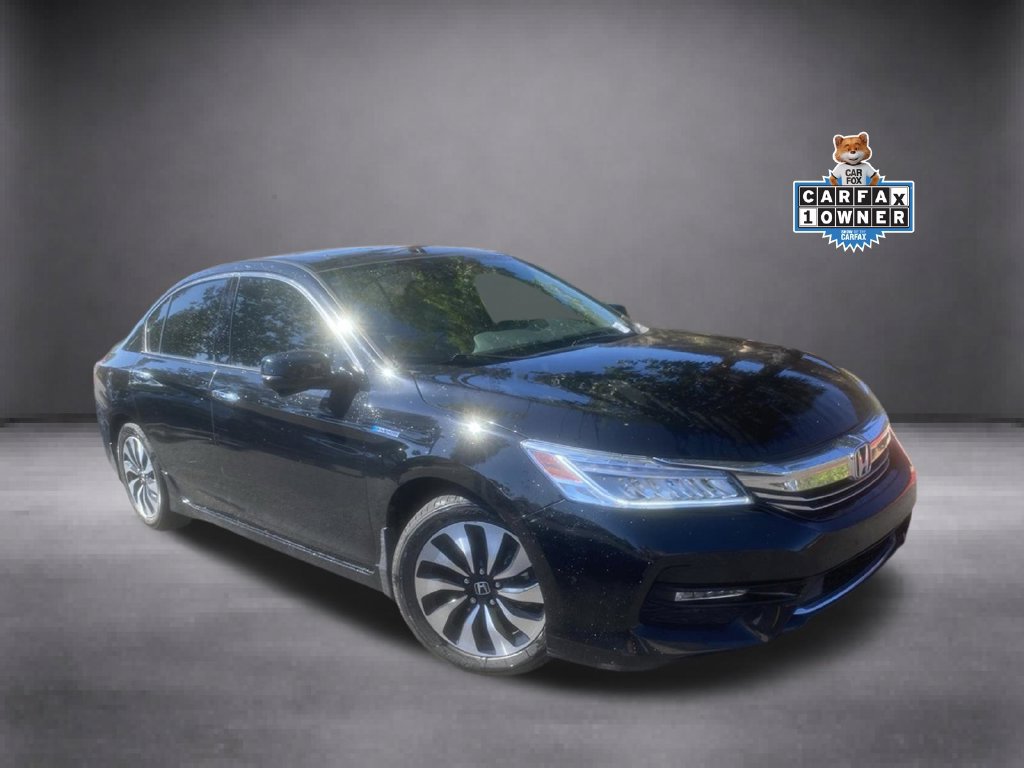 Used 2017 Honda Accord Touring image 2
