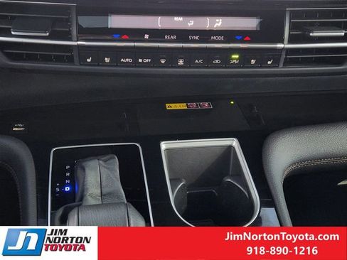 Used 2025 Toyota Sienna Limited AWD/4WD image 19
