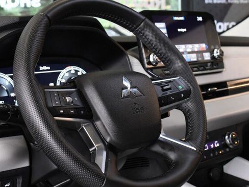 Used 2025 Mitsubishi Outlander SEL AWD/4WD image 31