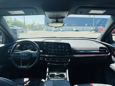 Used 2024 Chevrolet Traverse RS image 38