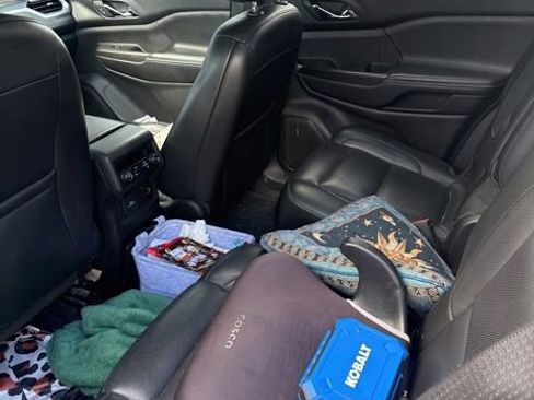 Used 2018 GMC Acadia SLT image 9