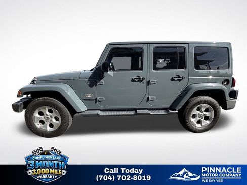 Used 2014 Jeep Wrangler Unlimited Sahara w/ Connectivity Group AWD/4WD image 8
