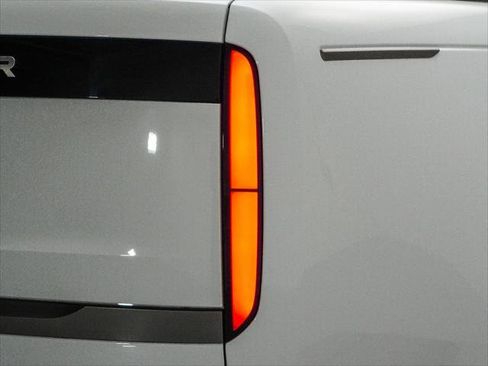 New 2025 Land Rover Range Rover Long Wheelbase SE image 32