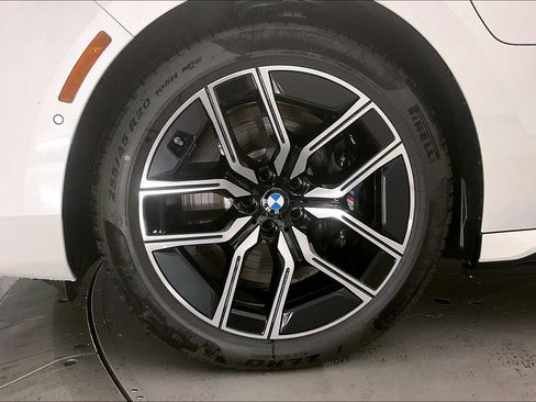 Used 2024 BMW 750e xDrive w/ Premium Package 2 image 9