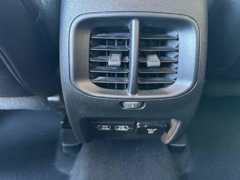 Used 2022 Jeep Cherokee Limited AWD/4WD image 19