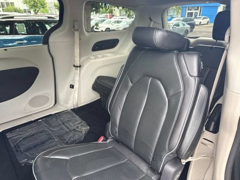 Used 2019 Chrysler Pacifica Limited FWD image 22