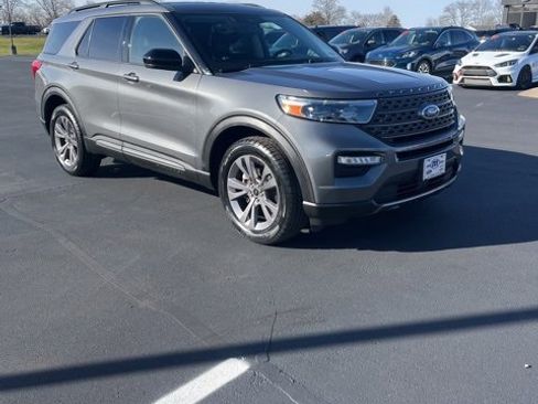 Used 2022 Ford Explorer XLT w/ Equipment Group 202A image 3