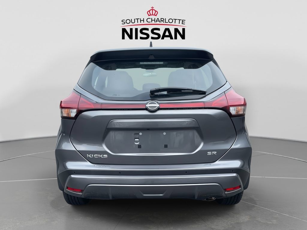 Used 2023 Nissan Kicks SR w/ SR Premium Package FWD image 5
