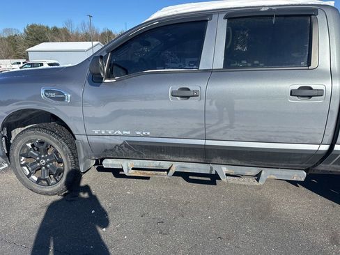 Used 2017 Nissan Titan SV image 46