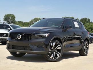 New 2025 Volvo XC40 B5 Plus w/ Protection Package Premier video 2