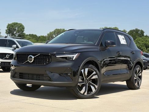 New 2025 Volvo XC40 B5 Plus w/ Protection Package Premier image 2
