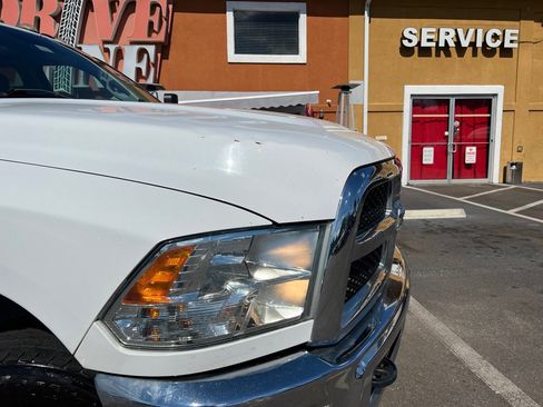Used 2018 RAM 3500 Tradesman w/ Chrome Appearance Group image 39