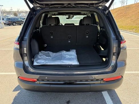 New 2025 Jeep Grand Cherokee Altitude image 7