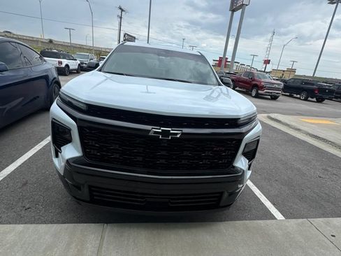 Used 2026 Chevrolet Traverse RS FWD image 8